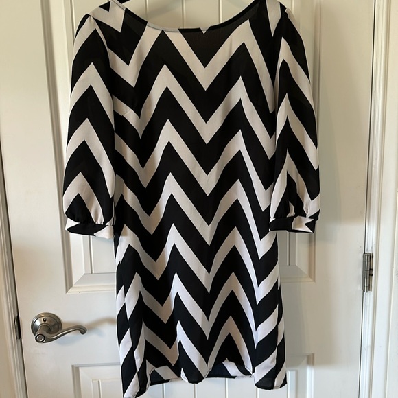 Charlotte Russe Dresses & Skirts - Charlotte Russe Chevron Dress